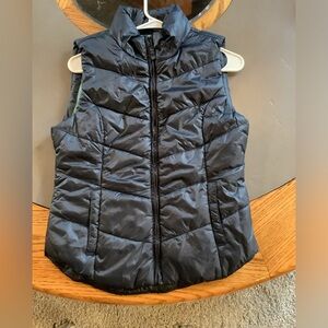 Black Quilted Puffer Vest - Sleeveless Zip Front. Aeropostale.  Medium EXCELLENT